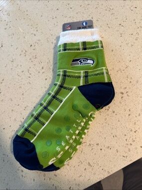 Seattle Seahawks Women’s Green Gripper Socks